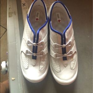 Nurse mate comfortable tennis shoes
